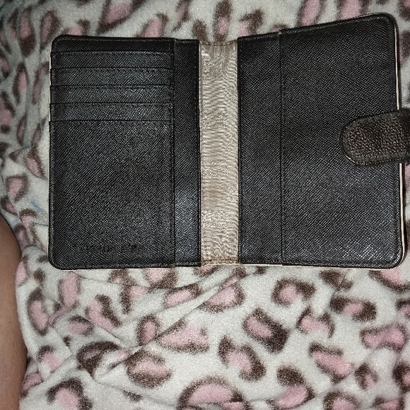 Michael Kors Metallic Gray Key & Card Holder - Picture 4 of 4